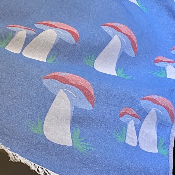 NEW! Mushroom Traveler Blanket Blue Red Reversible FLiPSiDE Earth Teal Gift Shop - Picture 7 of 15